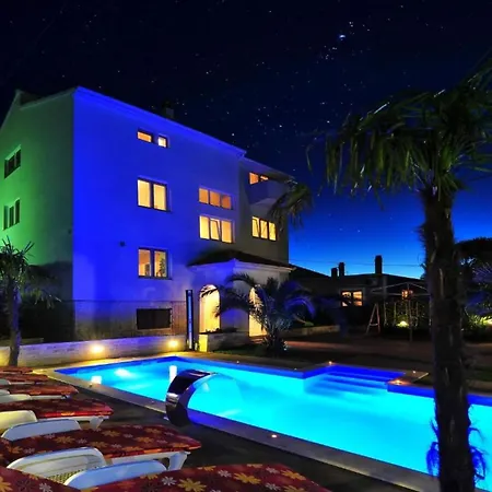 Apartment Bra I Premium With Outdoor Pool And Sauna